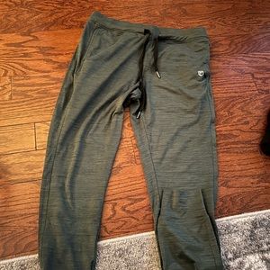 Born primitive joggers